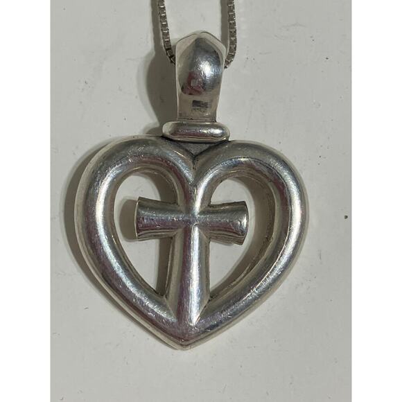 JAMES AVERY RETIRED 925 LOVE HEART, CROSS NECKLACCE AND EARRING SET - Picture 4 of 13